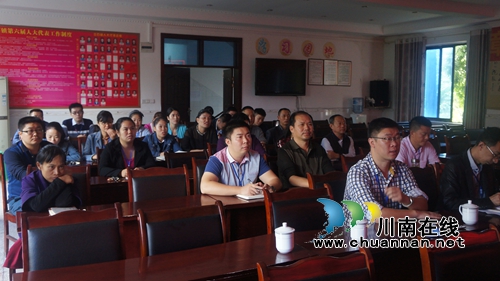 泸县立石镇组织机关干部收看纪念红军长征胜利80周年视频会(图2)