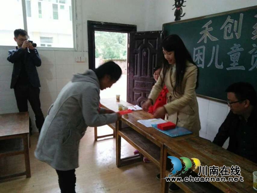 合江自怀：贫困学子再获禾创药业助学金(图2)