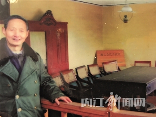 内江老人黄自敬著书纪念红军长征胜利80周年(图4)