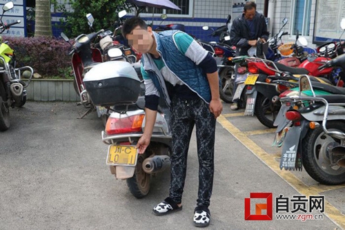 自贡:驾驶“三无”摩托车 “胆大哥”栽了(图1) 自贡:驾驶“三无”摩托车 “胆大哥”栽了(图1)