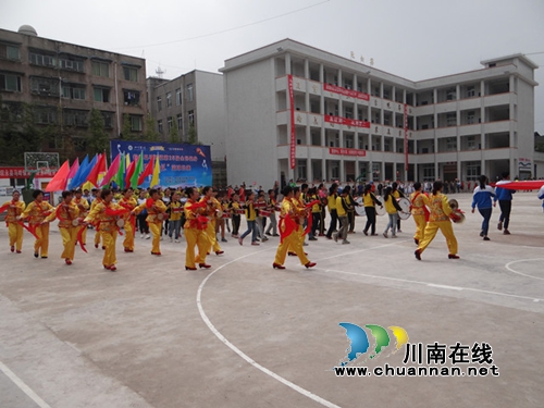 叙永第25届全民健身篮球运动会在马岭中学举行(图1)