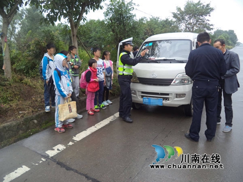 泸县兆雅查处多起车辆超员行为(图1)