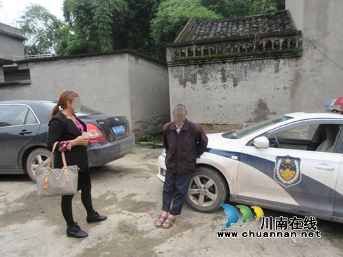 泸县太伏派出所民警送迷路老人回家(图1)