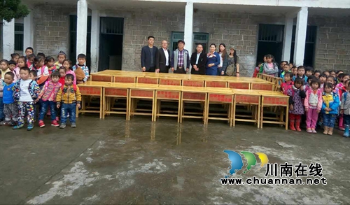 情暖山村：50套爱心桌椅送进合江石龙青禾村小(图6)