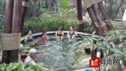 自贡海汤神泉盐卤浴迎来团体游高峰(图1)