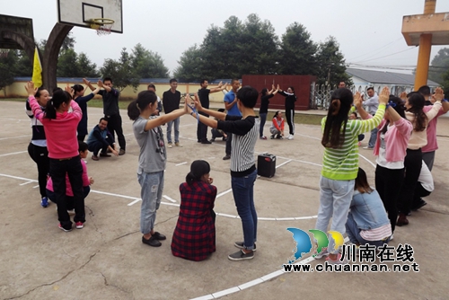 泸州市纳溪区开展校医“挑战自我”拓展训练(图1)