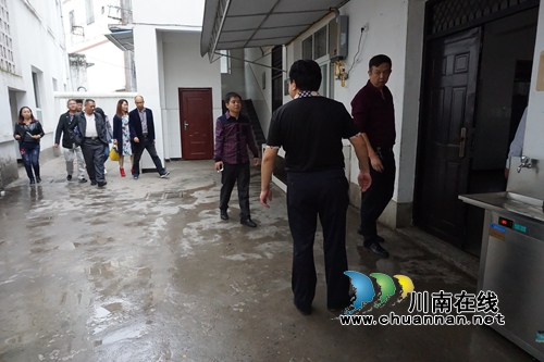 省专家组到合江虎头镇中心校检查验收“省级卫生乡镇”创建工作(图2)