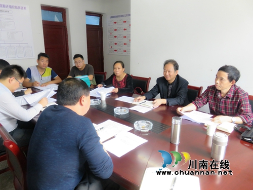 孙克刚率队到德耀镇督导县乡人大换届暨脱贫攻坚工作(图1)