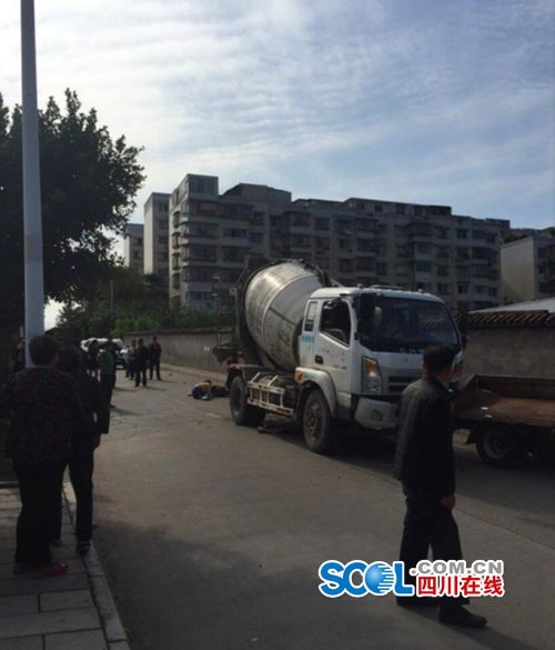 内江：罐车冲来&nbsp;奶奶推开婴儿车自己被撞身亡(图1)
