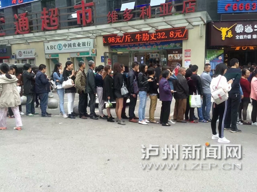 凌晨4点排队都未吃上9元火锅&nbsp;泸州市民称被欺骗(图1)