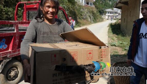 古蔺县国土资源局为鱼化乡风驰村送鸡苗扶贫助困(图3)