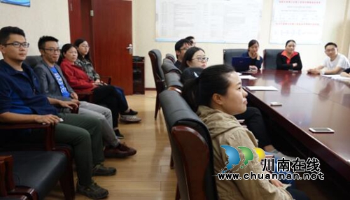 古蔺县国土局组织干部职工收看纪念红军长征胜利80周年大会直播(图2)