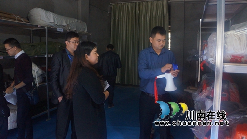 泸县应急办到立石镇开展应急物资储备检查(图1)