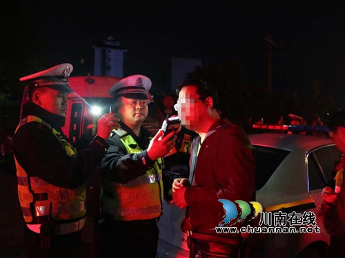 泸县:交警派驻优势助力 酒驾战果遍地开花(图1) 泸县:交警派驻优势助力 酒驾战果遍地开花(图1)