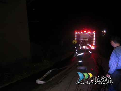 泸县嘉明：民房突然起火&nbsp;半小时后扑灭(图1)