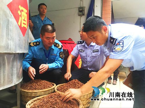 纳溪:把好质量关 做舌尖上的“安全卫士”(图5) 纳溪:把好质量关 做舌尖上的“安全卫士”(图5)