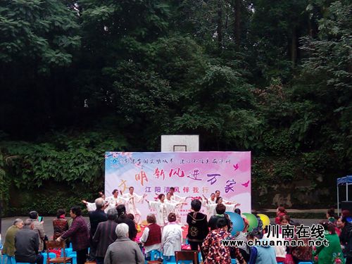 麻柳湾社区：“文明新风进万家”文艺汇演走进小区(图2)