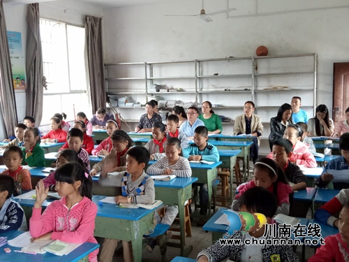 合江甘雨镇黄桷小学：青优赛课打造精良教师团队(图2)