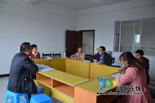 泸县人大检查组到太伏镇指导县镇人大换届选举工作(图1)