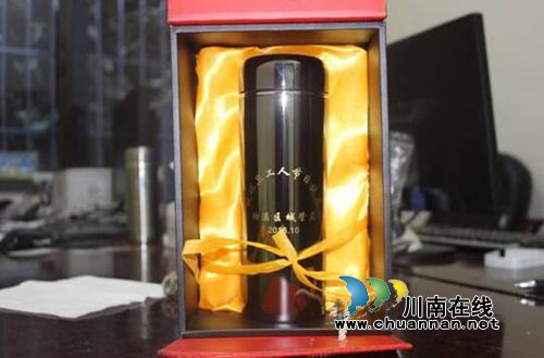 纳溪区城管局召开第六届环卫工人节表彰大会(图4)