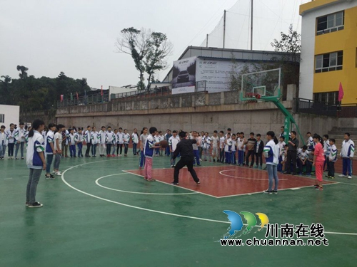 泸州南城学校举行秋季球类运动会(图2) 泸州南城学校举行秋季球类运动会(图2)