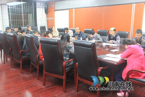 泸县百和镇集中学习十八届六中全会公报(图1) 泸县百和镇集中学习十八届六中全会公报(图1)