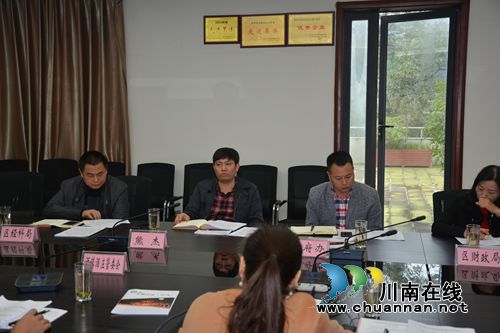 纳溪副区长熊杰率队调研中国酒镇•酒庄园区建设(图2)