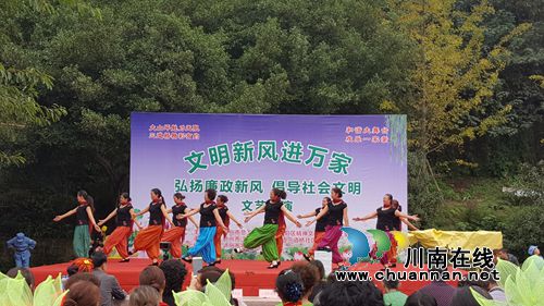 泸州工会举办“弘扬廉政新风”主题文艺汇演(图5)
