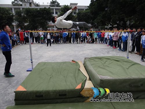 叙永马岭中学秋季运动会：扬体育精神&nbsp;展青春风采(图3)