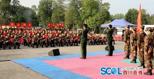 武警四川总队理论文化心理服务小分队走进内江(图2)