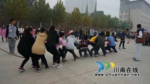 信阳师范学院大学生拔河联赛正式开幕(图1)