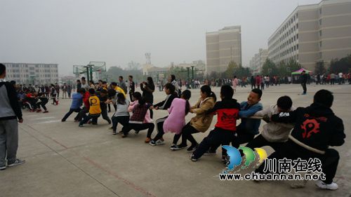 信阳师范学院大学生拔河联赛正式开幕(图2)