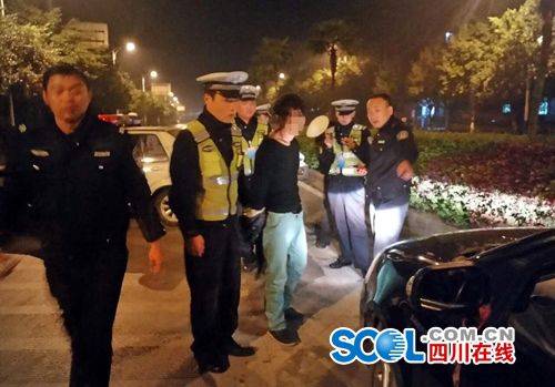 宜宾交警挡获无证毒驾男子&nbsp;缴获疑似冰毒8克(图1)