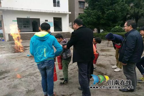 合江白米镇中学开展消防安全应急疏散演练(图2)