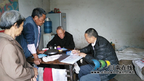 合江县社保局深化“走进解帮”活动宣传社保政策(图2)