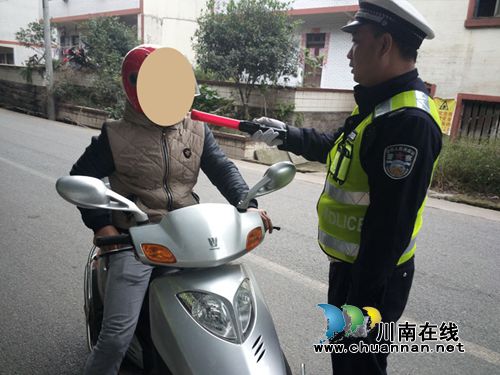 泸州市交警支队开展酒驾毒驾整治集中统一行动(图3) 泸州市交警支队开展酒驾毒驾整治集中统一行动(图3)