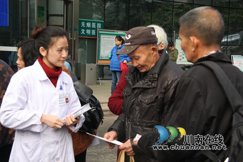 西南医科大学附院举行世界糖尿病日大型义诊(图4) 西南医科大学附院举行世界糖尿病日大型义诊(图4)