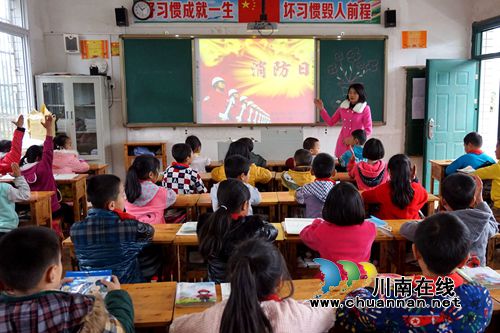 叙永龙凤中心校：师生“玩火”学逃生(图3)