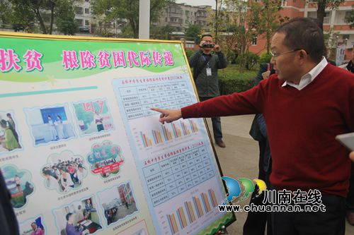 市教育局局长张正平调研石桥镇综合办学水平(图1) 市教育局局长张正平调研石桥镇综合办学水平(图1)