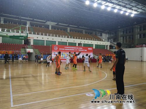泸州市第十届篮球俱乐部联赛季后赛开赛(图2)