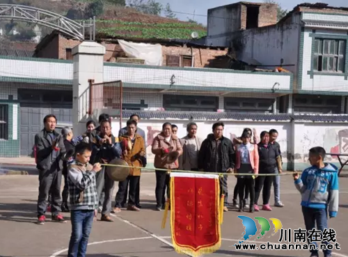 泸州：两位村小老师与四条生命的故事(图7)