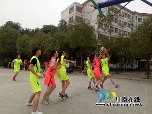泸县中小学篮球比赛中职组 泸县建校获双冠(图3) 泸县中小学篮球比赛中职组 泸县建校获双冠(图3)