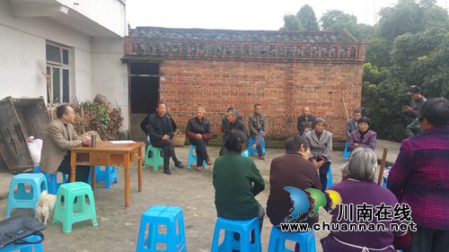 市农科院专家到潮河镇开展龙眼冬季管理技术培训(图1)