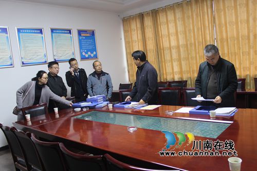 内江市水务局督查组到隆昌县检查岁末年初水利安全工作(图1)