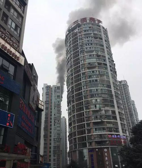 泸州城西一小区突发火灾&nbsp;27楼公寓黑烟滚滚(图5)