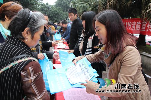 龙马潭区红星街道开展党风廉政建设宣传活动(图2) 龙马潭区红星街道开展党风廉政建设宣传活动(图2)