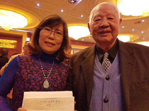 诗界泰斗洛夫先生为酒城新报题词&nbsp;&nbsp;&nbsp;三人行必有我诗也(图1)