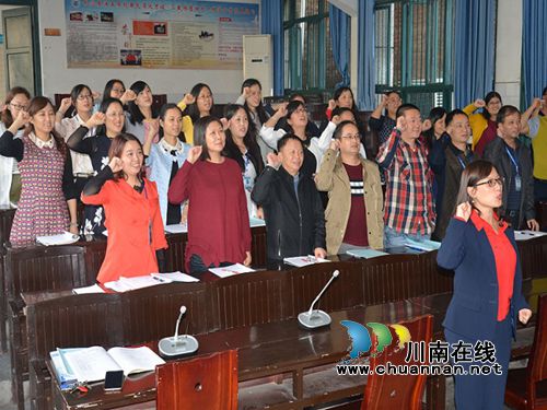 泸州十二中开展观看《永远在路上》活动(图2)