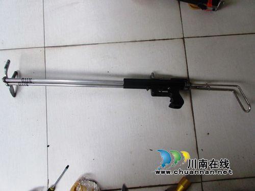 泸县两兄弟网购弓驽打鸟 遇盘查无证驾驶冲关(图2) 泸县两兄弟网购弓驽打鸟 遇盘查无证驾驶冲关(图2)