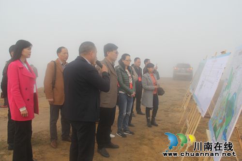 泸州市政协委员泸县小组到云龙镇调研机场建设情况(图1)